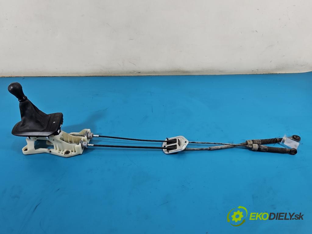 Kia Picanto III  17- 1.2 MPI 84KM manual 61.8 kW 1197 cm3 5- Páka: Změny: stupeň,rýchlosť  (Rýchlostná páka (kulisa))