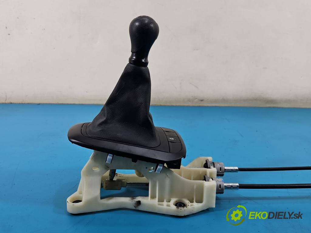 Kia Picanto III  17- 1.2 MPI 84KM manual 61.8 kW 1197 cm3 5- Páka: Změny: stupeň,rýchlosť  (Rýchlostná páka (kulisa))