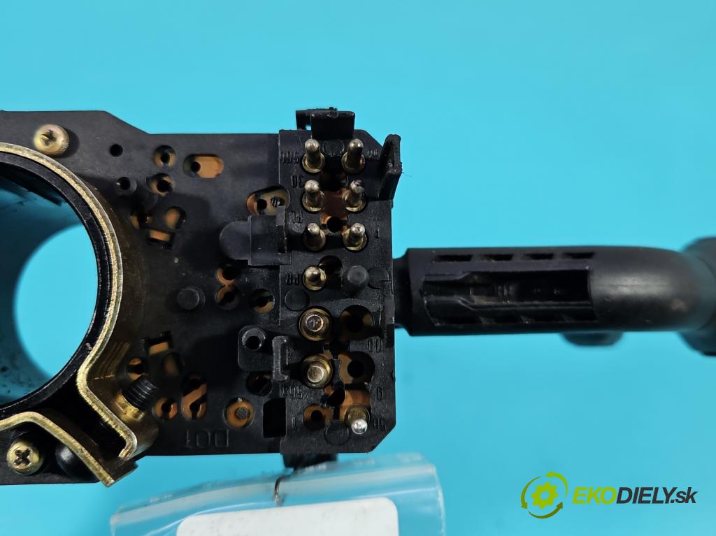 Audi 80 B4 1991-1994 2.0 90 HP manual 66 kW 1984 cm3 4- prepínač komplex:  (Prepínacie páčky pod volantom)