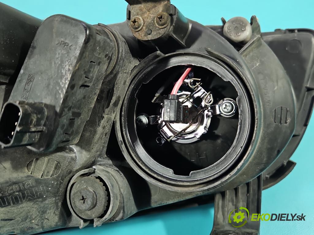 Hyundai Elantra III 2000-2006 1.6 16V 107 HP manual 79 kW 1599 cm3 5- Reflektor: pravý  (Svetlo predné pravé)