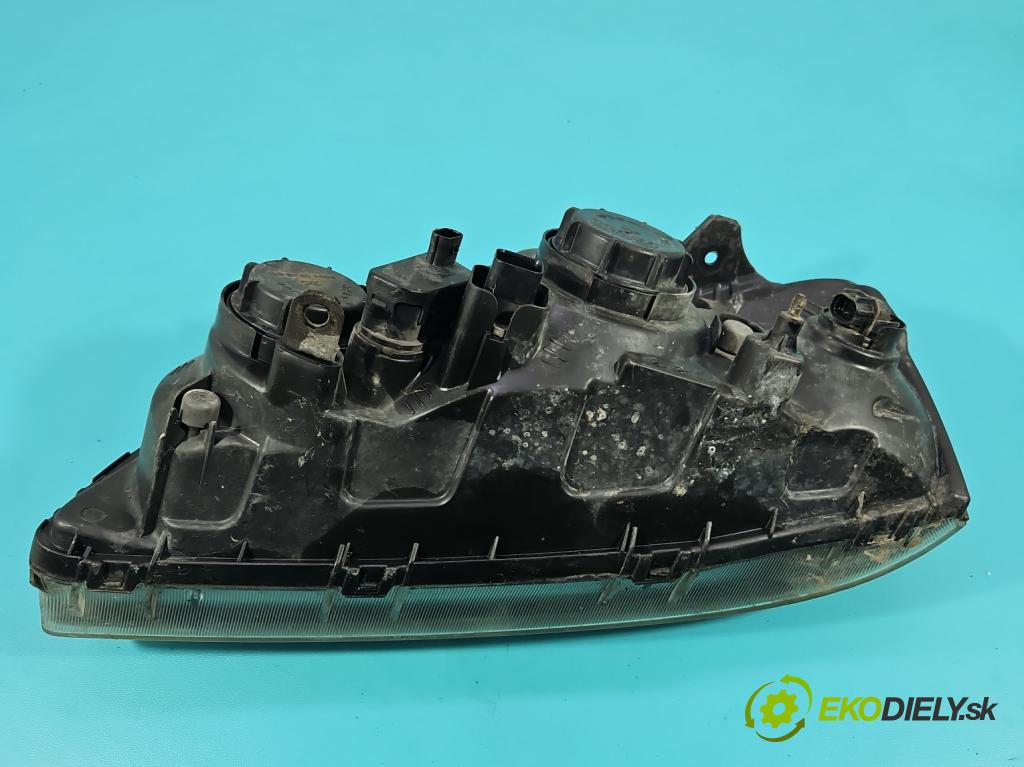 Hyundai Elantra III 2000-2006 1.6 16V 107 HP manual 79 kW 1599 cm3 5- Reflektor: pravý  (Svetlo predné pravé)