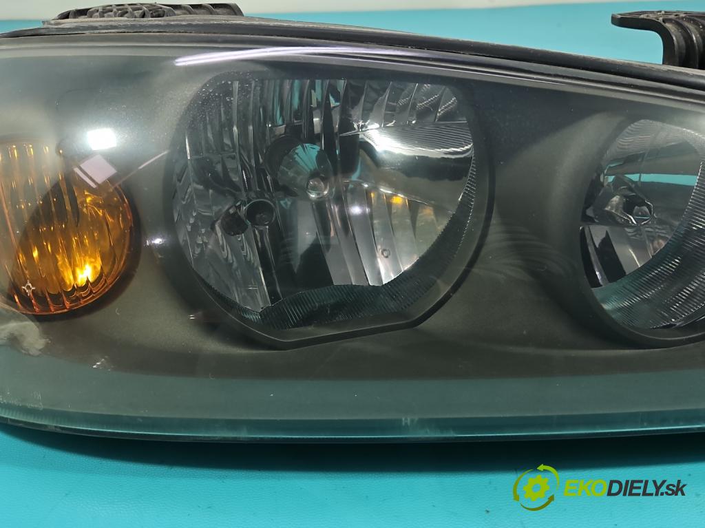 Hyundai Elantra III 2000-2006 1.6 16V 107 HP manual 79 kW 1599 cm3 5- Reflektor: pravý  (Svetlo predné pravé)