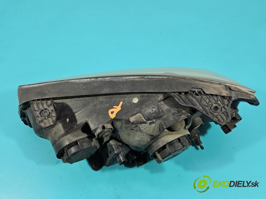 Hyundai Elantra III 2000-2006 1.6 16V 107 HP manual 79 kW 1599 cm3 5- Reflektor: pravý  (Svetlo predné pravé)