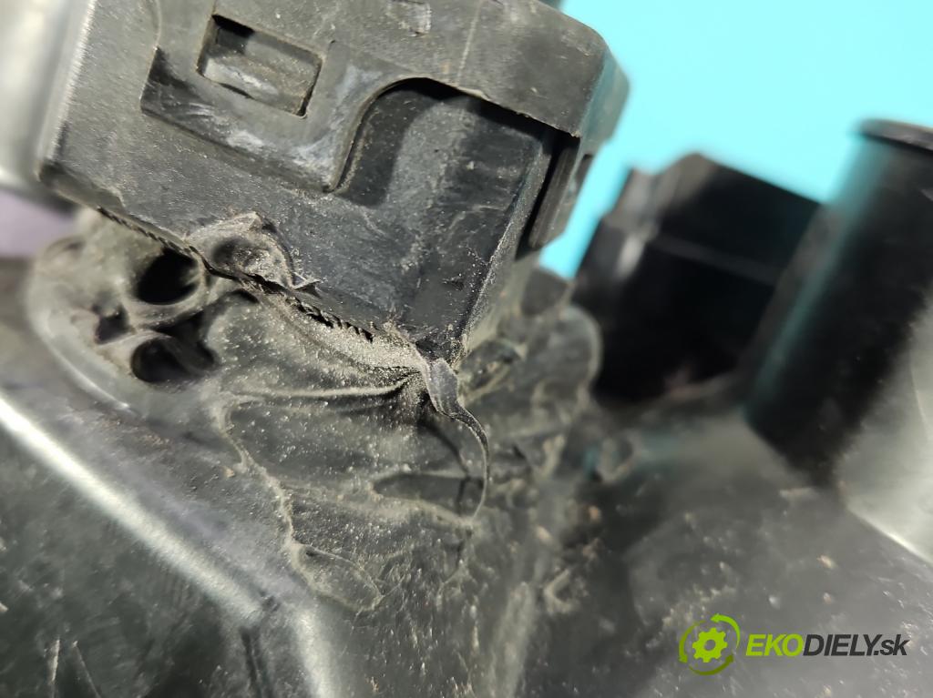 Nissan Almera N16 2000-2006 1.5 16V 98 hp manual 72 kW 1497 cm3 5- světlo pravý  (Pravé přední světlo)