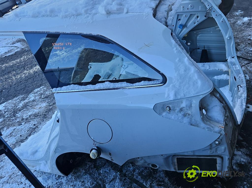 Toyota Auris II 2012-2018 1.8 hybrid 99 hp automatic 73 kW 1798 cm3 5- stěna zadní