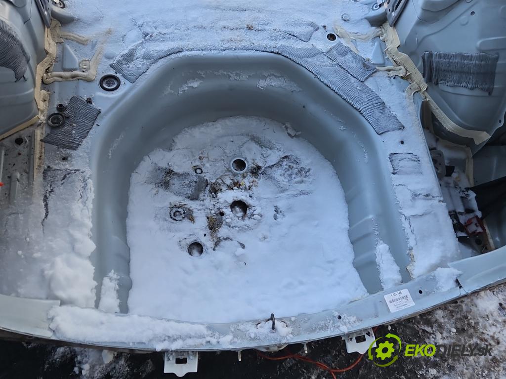 Toyota Auris II 2012-2018 1.8 hybrid 99 hp automatic 73 kW 1798 cm3 5- stěna zadní