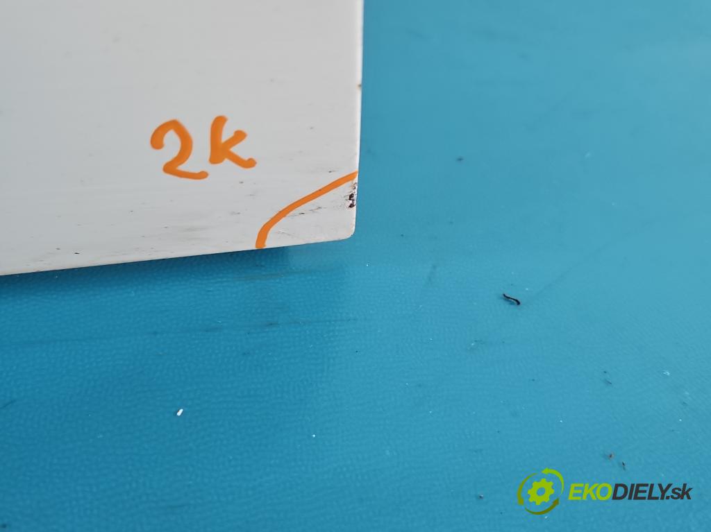 Skoda Octavia III 2013- 2.0 tdi 150 HP manual 110 kW 1968 cm3 5- dvere predné ľavé  (Kľučka dverí ostatné)