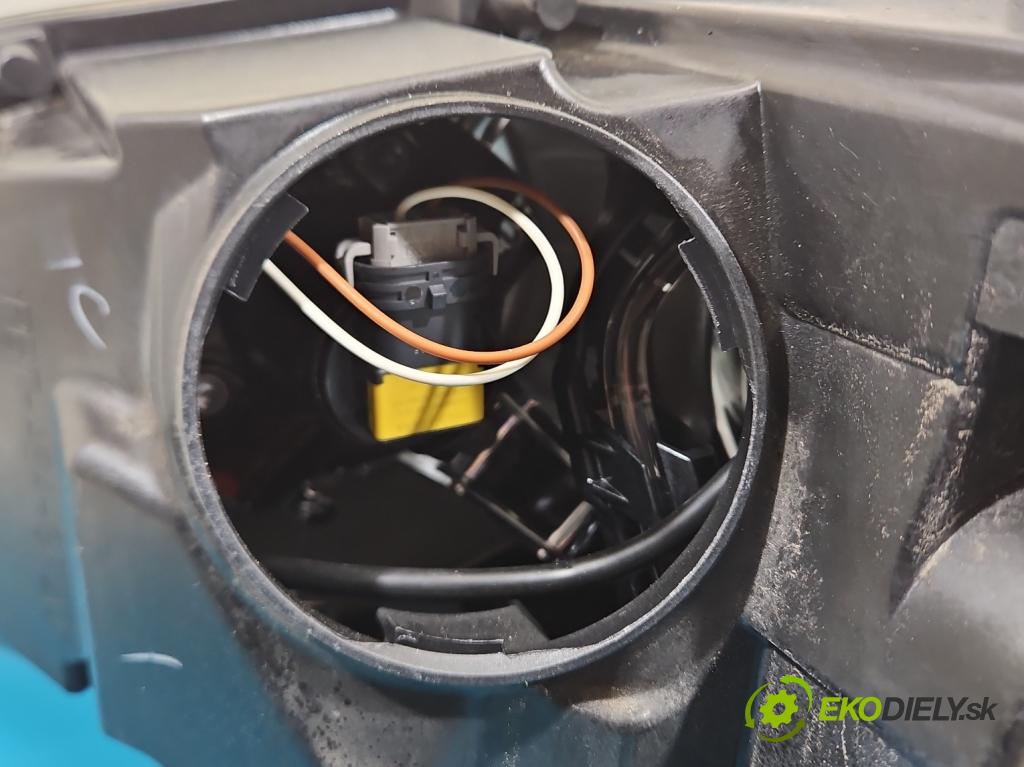 Bmw X6 E71 2007–2014 3.0d 306KM automatic 225 kW 2993 cm3 5- Reflektor: pravý 7271358 (Svetlo predné pravé)