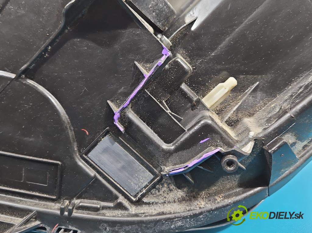 Peugeot 2008 II 2019- 1.2 12V 131 HP automatic 96 kW 1199 cm3 5- Reflektor: pravý 9833036180 (Svetlo predné pravé)