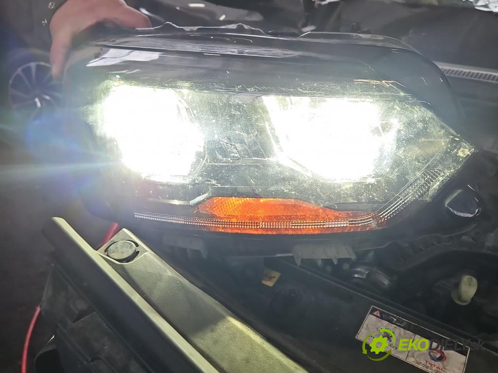 Peugeot 2008 II 2019- 1.2 12V 131 HP automatic 96 kW 1199 cm3 5- Reflektor: pravý 9833036180 (Svetlo predné pravé)