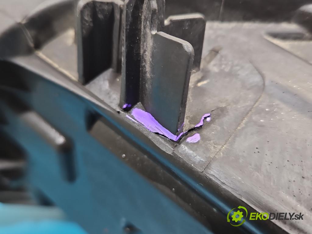 Peugeot 2008 II 2019- 1.2 12V 131 HP automatic 96 kW 1199 cm3 5- Reflektor: pravý 9833036180 (Svetlo predné pravé)