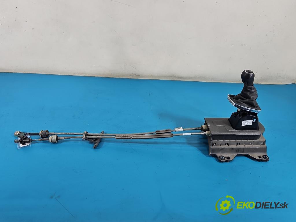 Opel Corsa E 2014-2019 1.4 16V 75 HP manual 55 kW 1398 cm3 5- Páka: Změny: stupeň,rýchlosť 55509034 (Rýchlostná páka (kulisa))