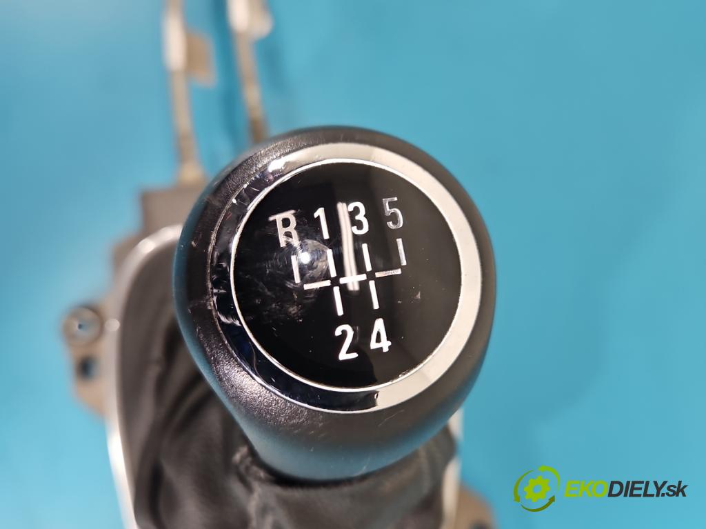 Opel Corsa E 2014-2019 1.4 16V 75 HP manual 55 kW 1398 cm3 5- Páka: Změny: stupeň,rýchlosť 55509034 (Rýchlostná páka (kulisa))