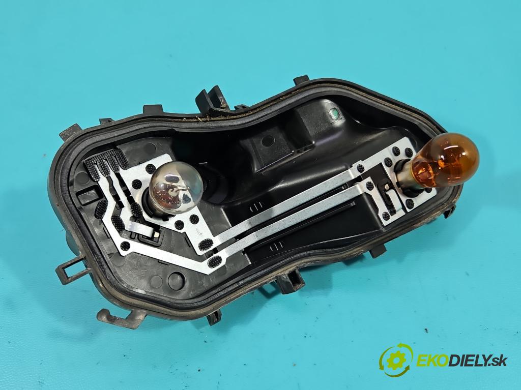 Opel Corsa E 2014-2019 1.4 16V 75 HP manual 55 kW 1398 cm3 5- svetlo / reflektor zadné ľavé 39068622 (Kľučka dverí ostatné)
