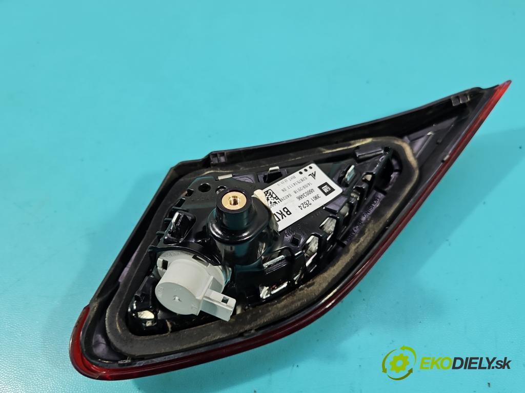 Opel Corsa E 2014-2019 1.4 16V 75 HP manual 55 kW 1398 cm3 5- svetlo / reflektor zadné pravé 39012624 (Kľučka dverí ostatné)