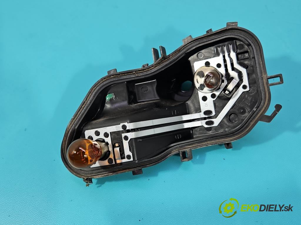 Opel Corsa E 2014-2019 1.4 16V 75 HP manual 55 kW 1398 cm3 5- svetlo / reflektor zadné pravé 39068623 (Kľučka dverí ostatné)