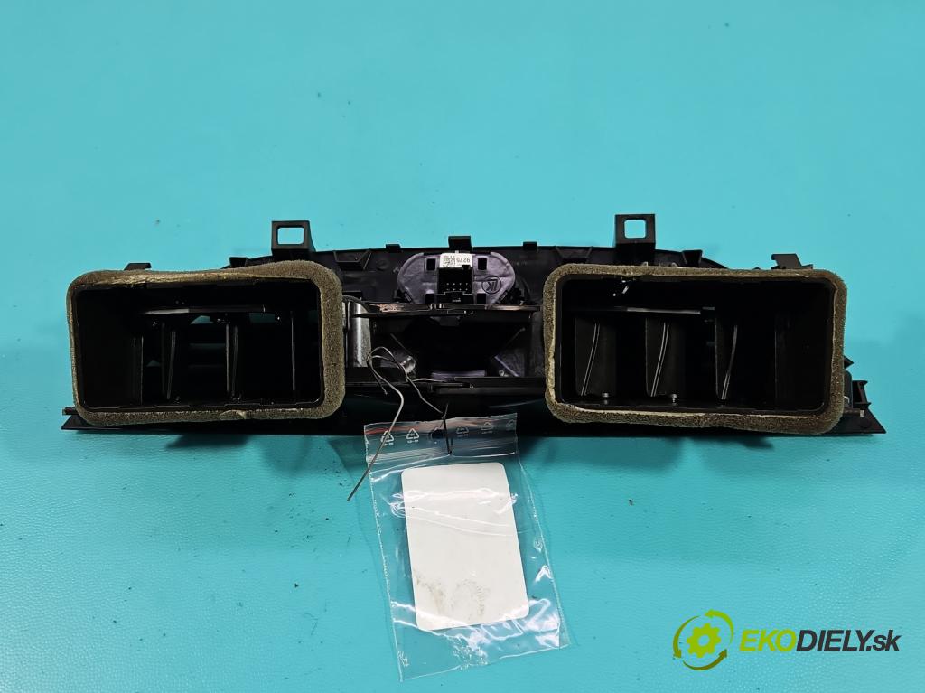 Opel Corsa E 2014-2019 1.4 16V 75 HP manual 55 kW 1398 cm3 5- Mřížka: kúrenia stredová 13384933 (Mriežka kúrenia (fukár))