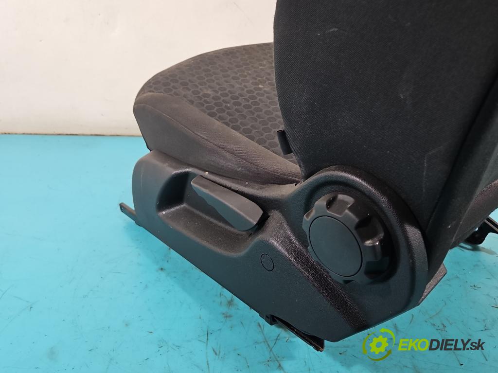 Opel Corsa E 2014-2019 1.4 16V 75 HP manual 55 kW 1398 cm3 5- Sedačka ľavý  (Sedadlo)