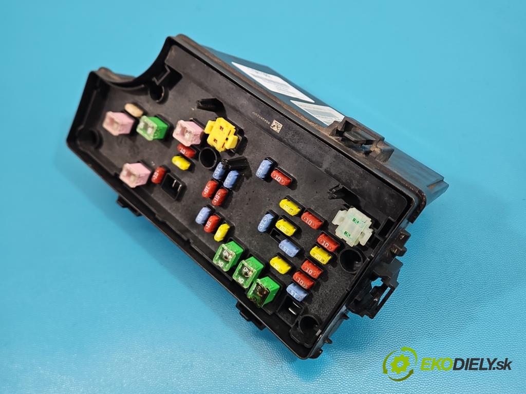 Dodge Caliber 2.0 CRD 140 hp manual 103 kW 1968 cm3 5- skříňka pojistková P68028007AB (Pojistková skříňka)