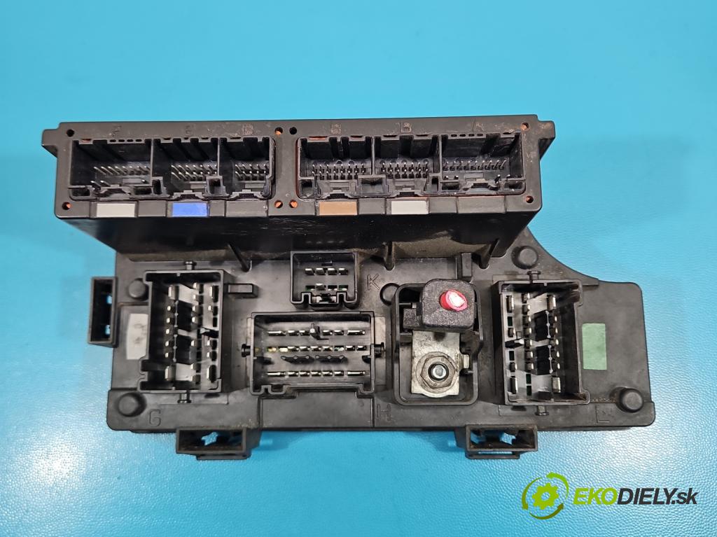 Dodge Caliber 2.0 CRD 140 hp manual 103 kW 1968 cm3 5- skříňka pojistková P68028007AB (Pojistková skříňka)