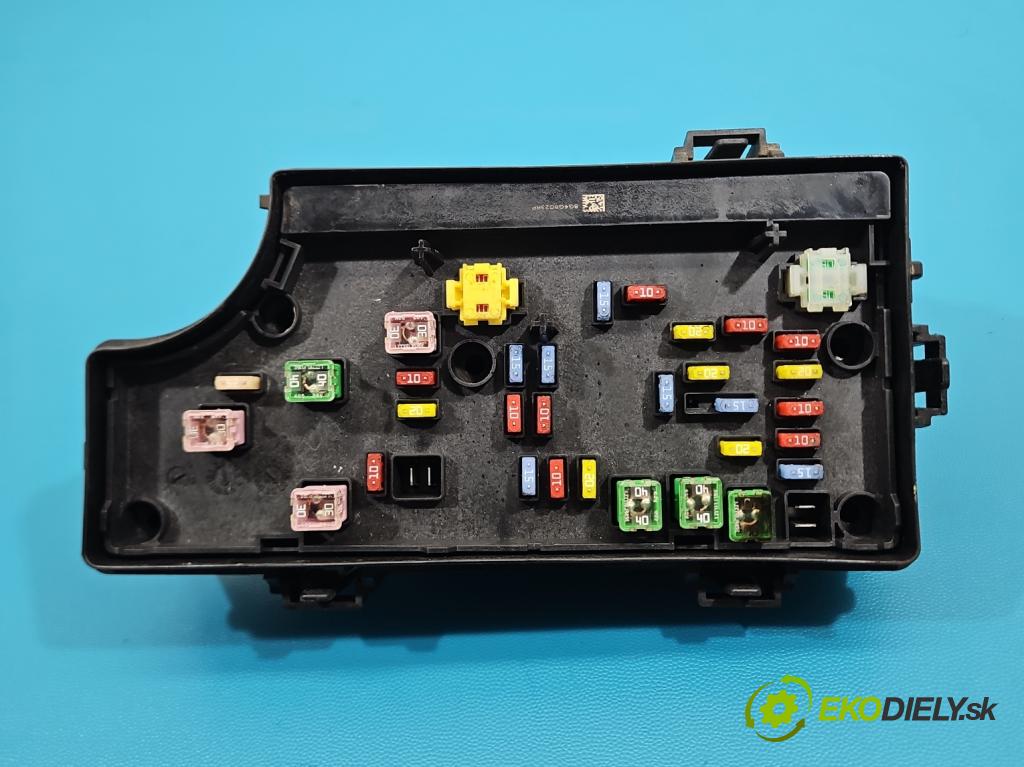 Dodge Caliber 2.0 CRD 140 hp manual 103 kW 1968 cm3 5- skříňka pojistková P68028007AB (Pojistková skříňka)