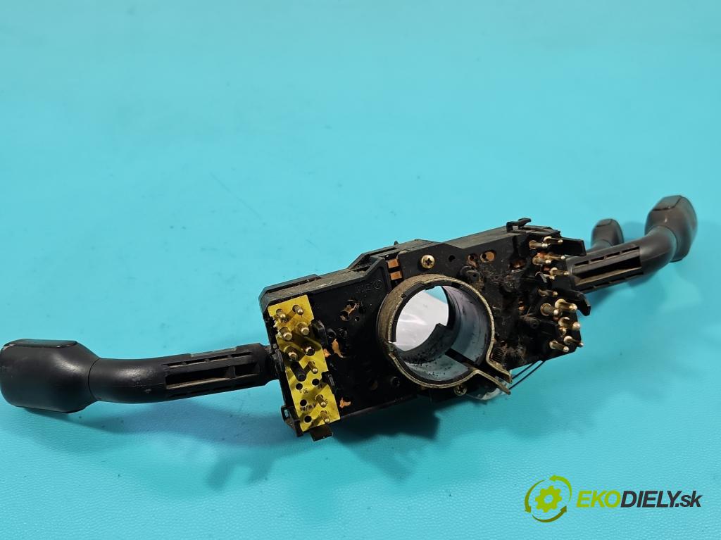 Audi 80 B4 1991-1994 2.0 90 HP manual 66 kW 1984 cm3 4- prepínač komplex:  (Prepínacie páčky pod volantom)