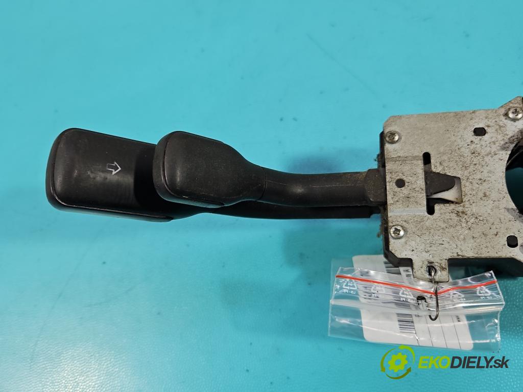 Audi 80 B4 1991-1994 2.0 90 HP manual 66 kW 1984 cm3 4- prepínač komplex:  (Prepínacie páčky pod volantom)