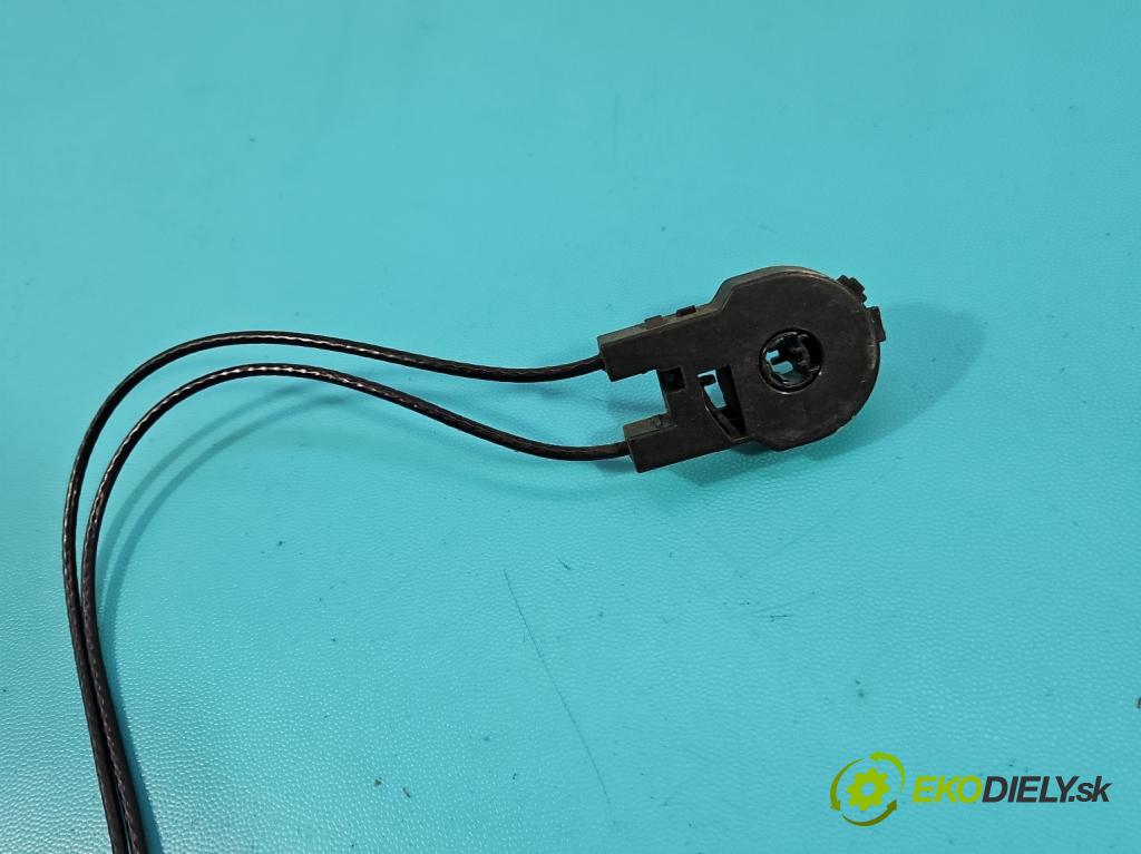 Ford Focus Mk1 1998-2004 1.6 16V 101 HP manual 74 kW 1596 cm3 5- panel kúrenia 1S4H-18C419-BA