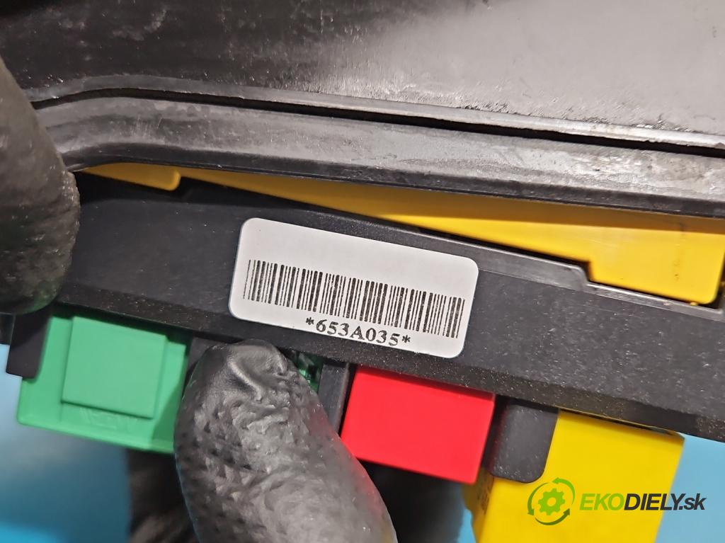 Citroen C4 Cactus 2014-2020 1.6 hdi 92 HP automatic 68 kW 1560 cm3 5- skrinka poistka 9804848580 (Poistková skrinka)