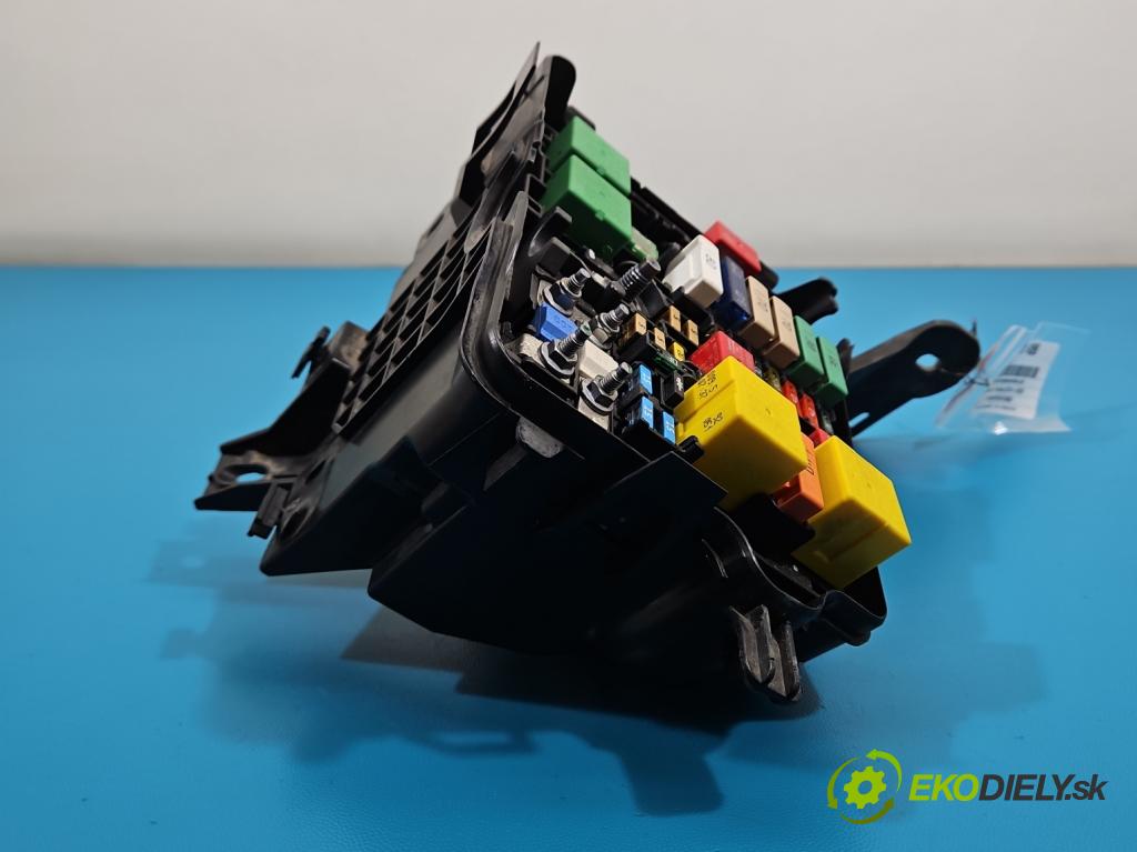 Citroen C4 Cactus 2014-2020 1.6 hdi 92 HP automatic 68 kW 1560 cm3 5- skrinka poistka 9804848580 (Poistková skrinka)