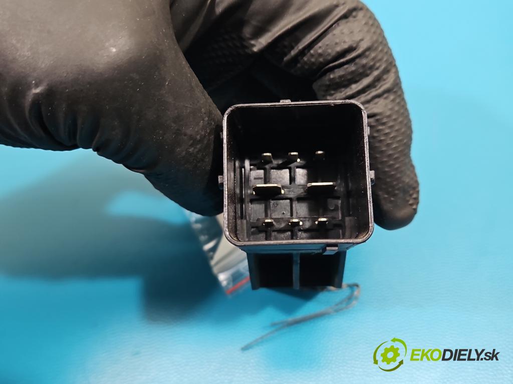 Citroen C4 Cactus 2014-2020 1.6 hdi 92 HP automatic 68 kW 1560 cm3 5- Relé: svíčky: zařicích: 9802424080 (Relé)