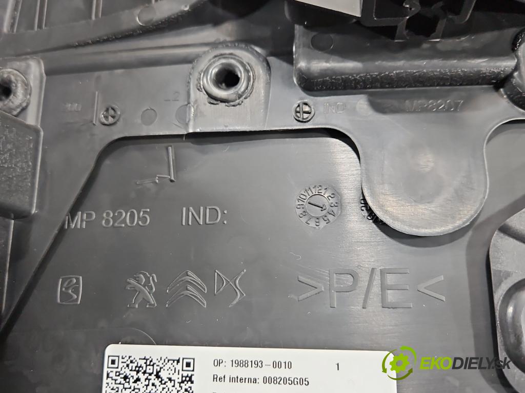 Peugeot 2008 II 2019- 1.2 12V 131 HP automatic 96 kW 1199 cm3 5- Čalounictví: dvere zadné ľavé 98424827ZD