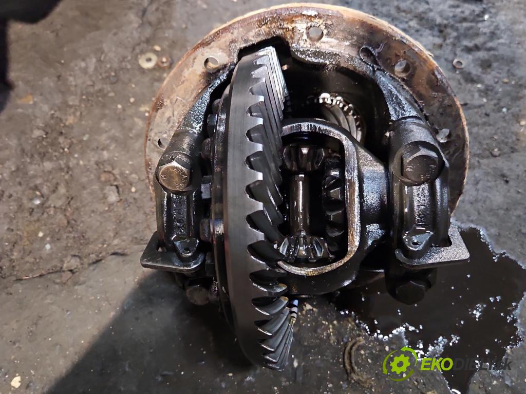 Land rover Discovery I 1989-1998 2.5 TD 113 HP manual 83 kW 2497 cm3 3- Most: zadní: