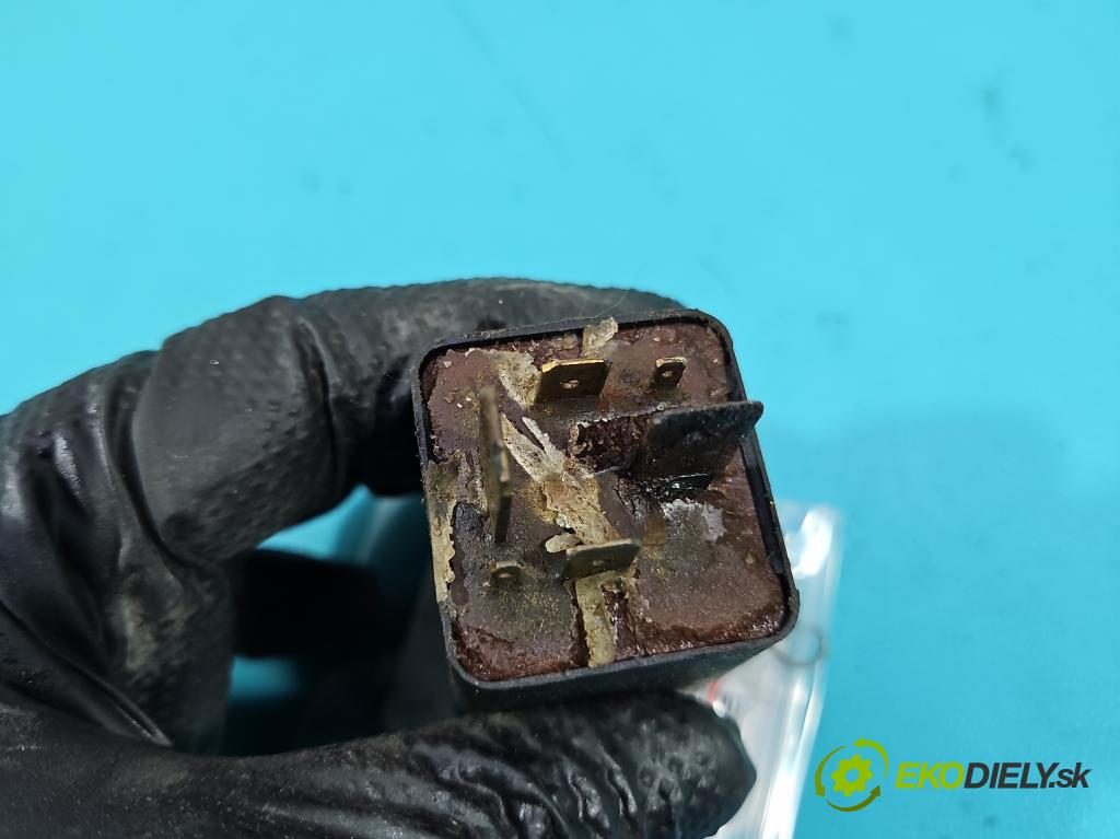 Land rover Discovery I 1989-1998 2.5 TD 113 HP manual 83 kW 2497 cm3 3- Relé: svíčky: zařicích:  (Relé)