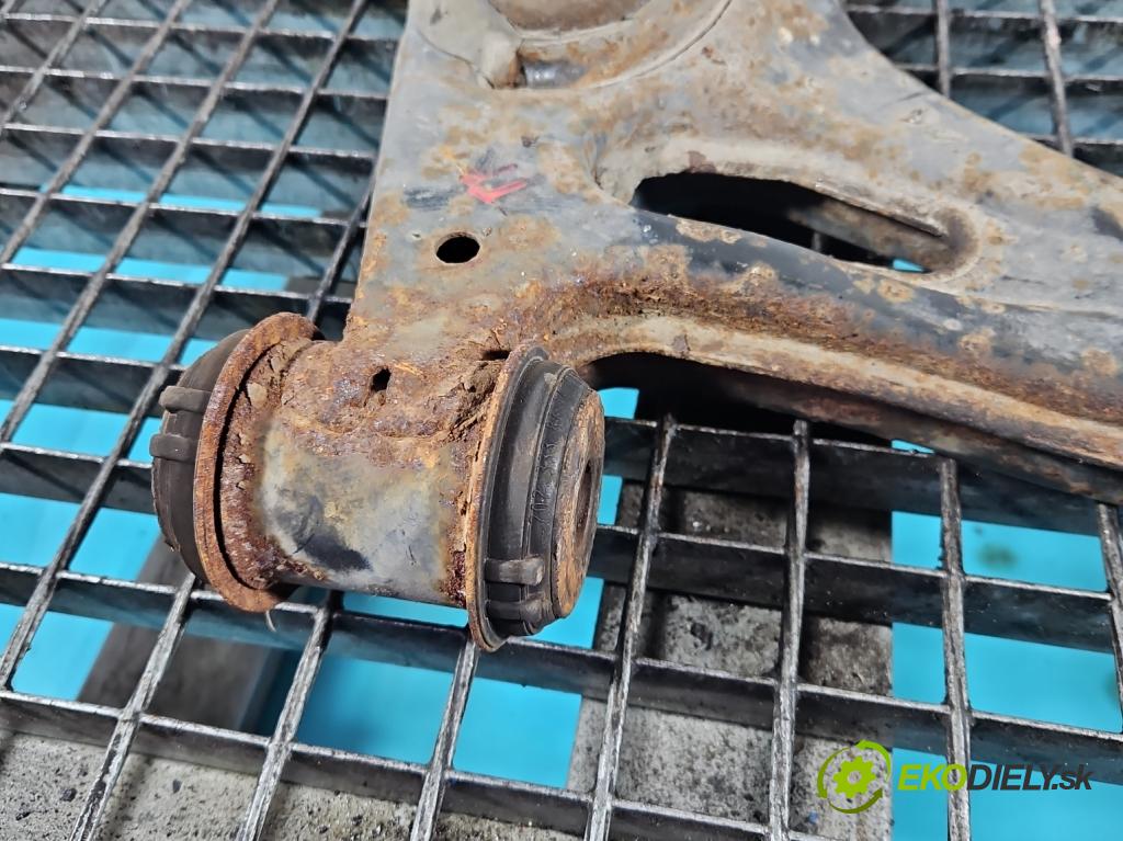 Mercedes C W202 1993-2001 1.8 122 HP manual 90 kW 1799 cm3 4- predné pravý  (Kľučka dverí ostatné)