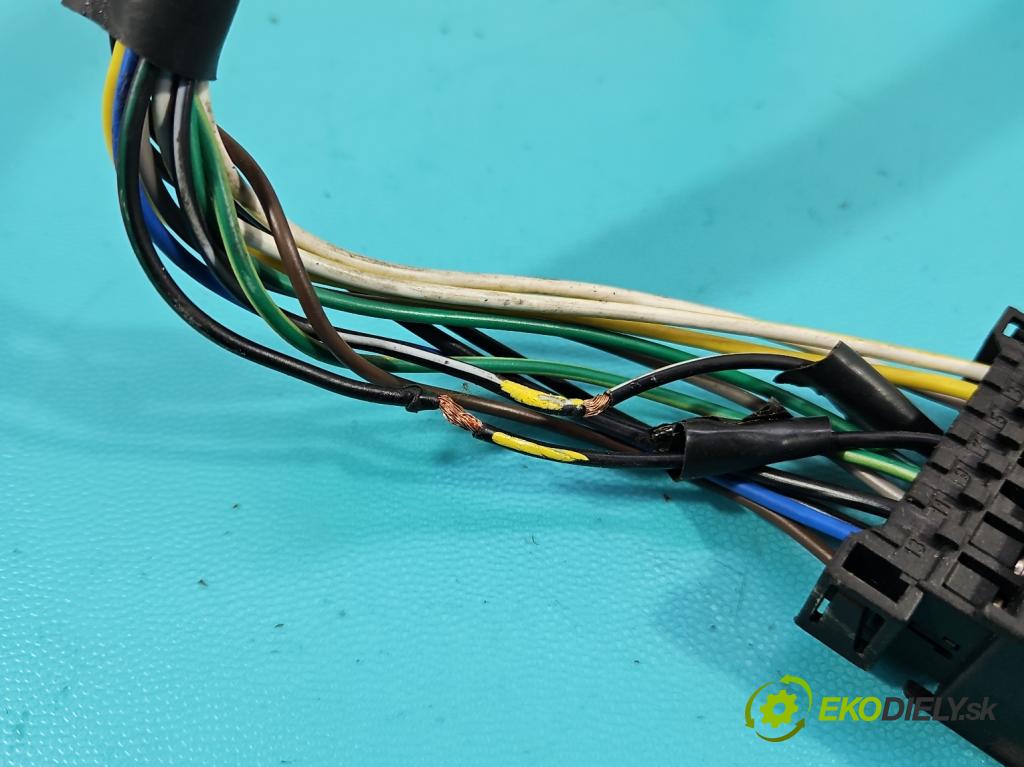 Mercedes C W202 1993-2001 1.8 122 HP manual 90 kW 1799 cm3 4- prepínač komplex:  (Prepínacie páčky pod volantom)