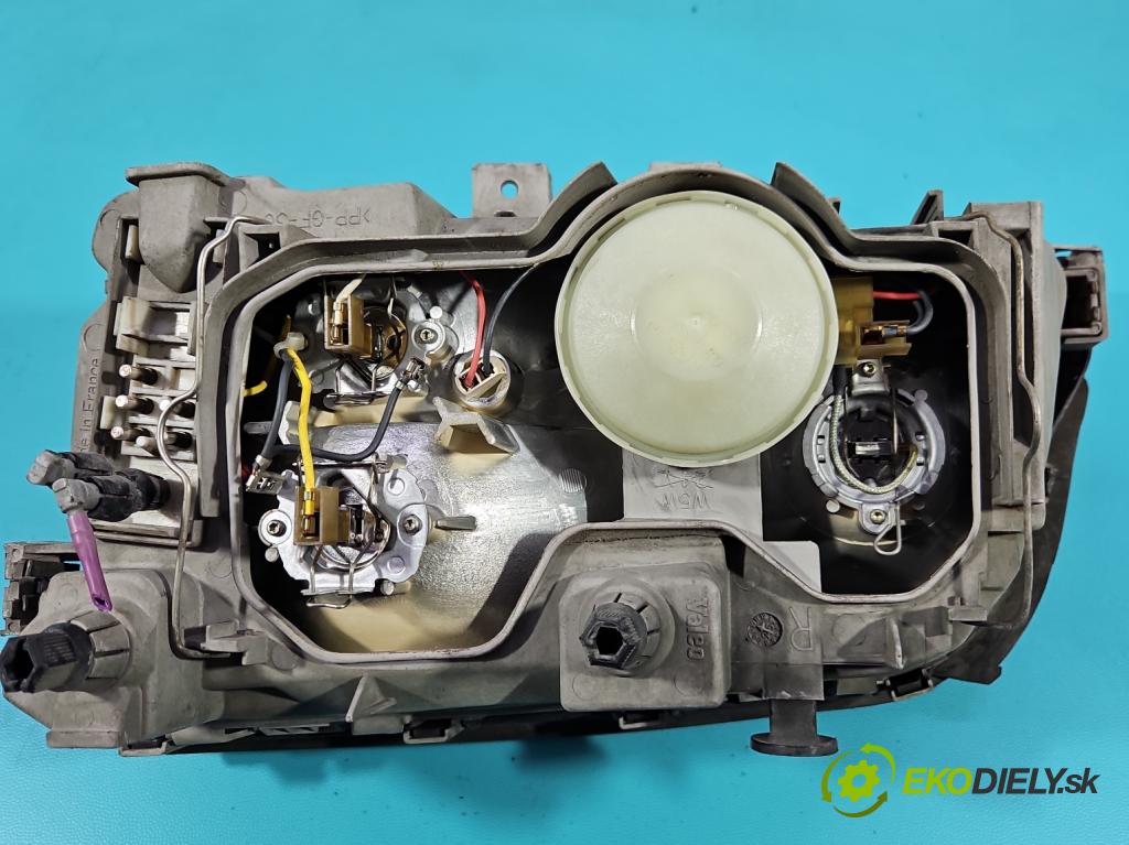 Mercedes C W202 1993-2001 1.8 122 HP manual 90 kW 1799 cm3 4- Reflektor: pravý  (Svetlo predné pravé)