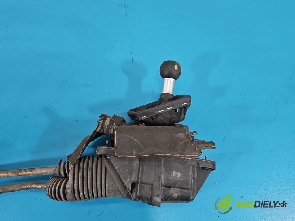 Audi A4 B6 2000-2004 2.0 20v 131 HP manual 96 kW 1984 cm3 4- Páka: Změny: stupeň,rýchlosť 8E0711025 (Rýchlostná páka (kulisa))