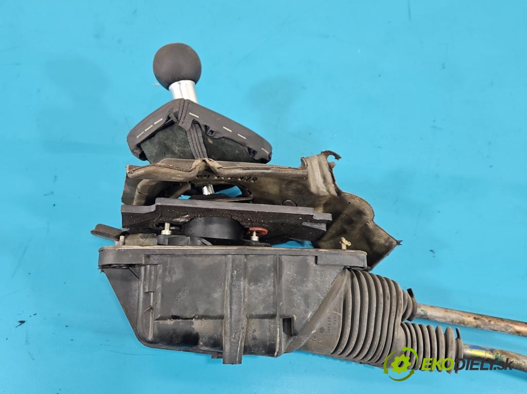 Audi A4 B6 2000-2004 2.0 20v 131 HP manual 96 kW 1984 cm3 4- Páka: Změny: stupeň,rýchlosť 8E0711025 (Rýchlostná páka (kulisa))