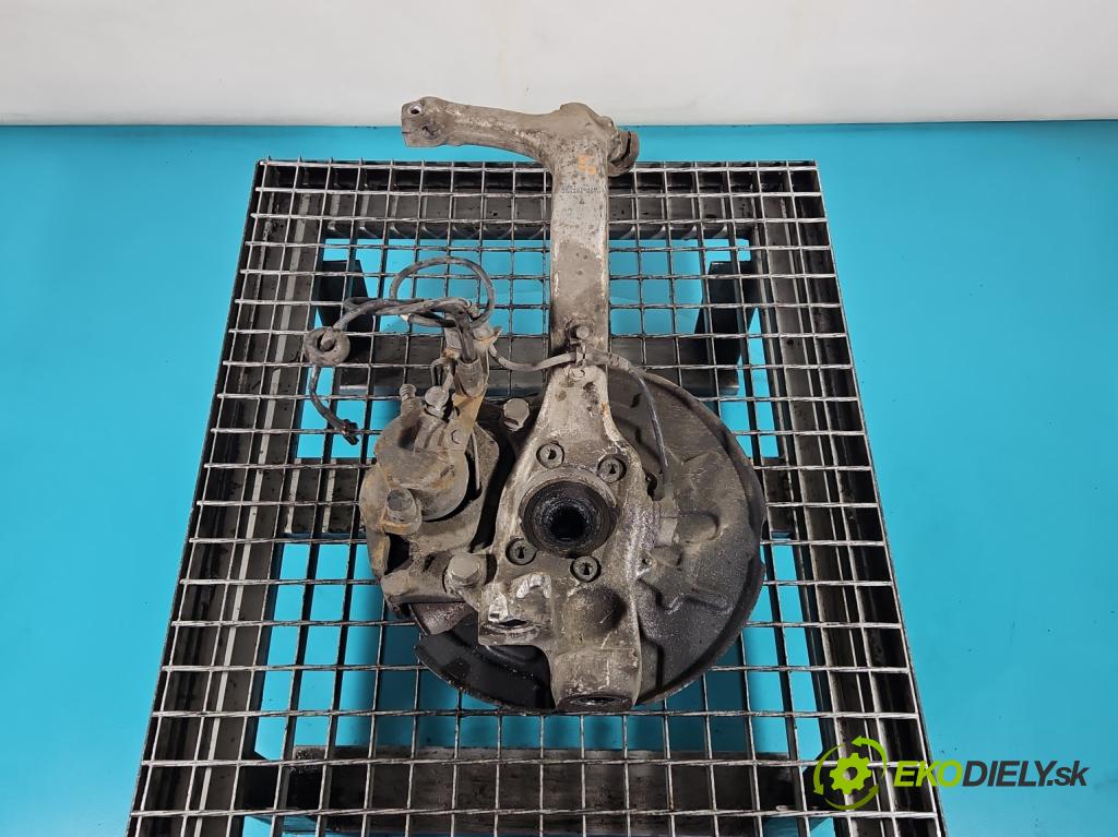 Audi A4 B6 2000-2004 2.0 20v 131 hp manual 96 kW 1984 cm3 4- náboj levé 8E0407241B (Náboj kola)