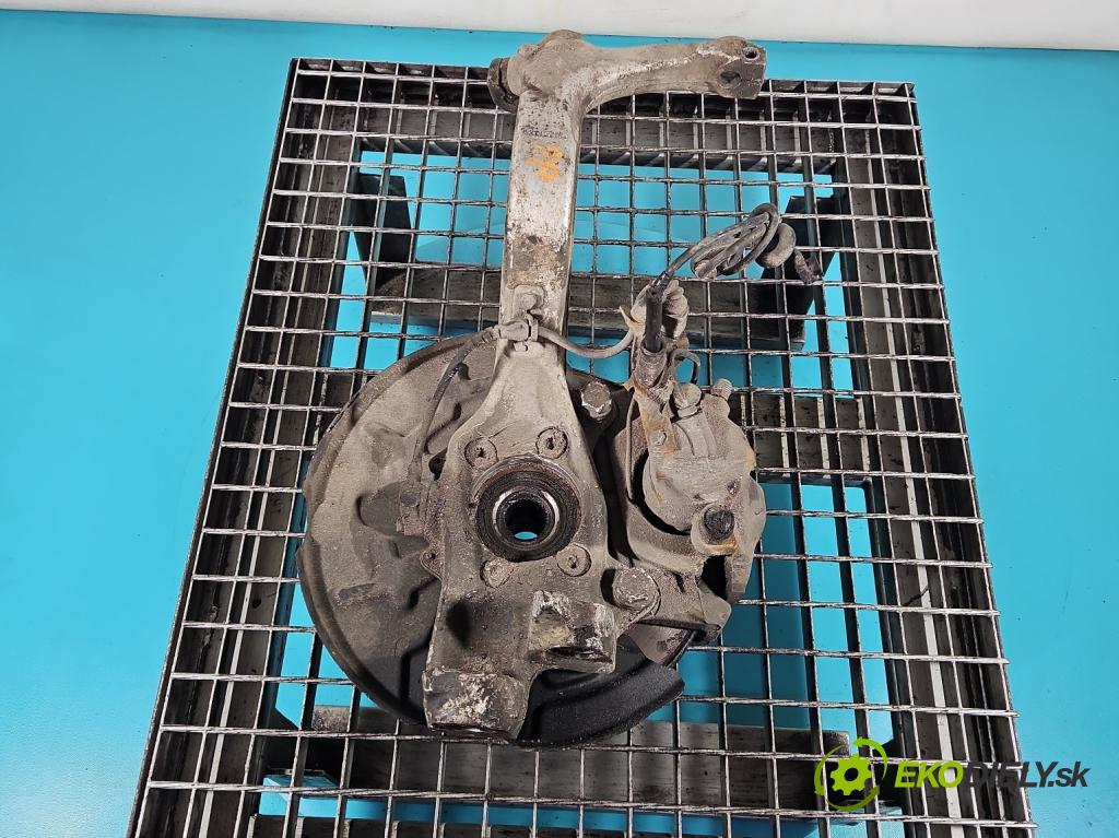 Audi A4 B6 2000-2004 2.0 20v 131 hp manual 96 kW 1984 cm3 4- náboj pravé 8E0407242B (Náboj kola)