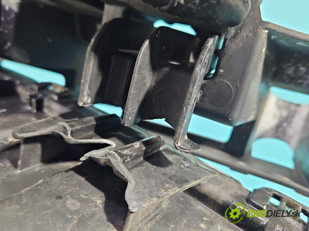 Renault Scenic III 2009-2016 1.5 dci 95 HP manual 70 kW 1461 cm3 5- Reflektor: pravý 89902925 (Svetlo predné pravé)