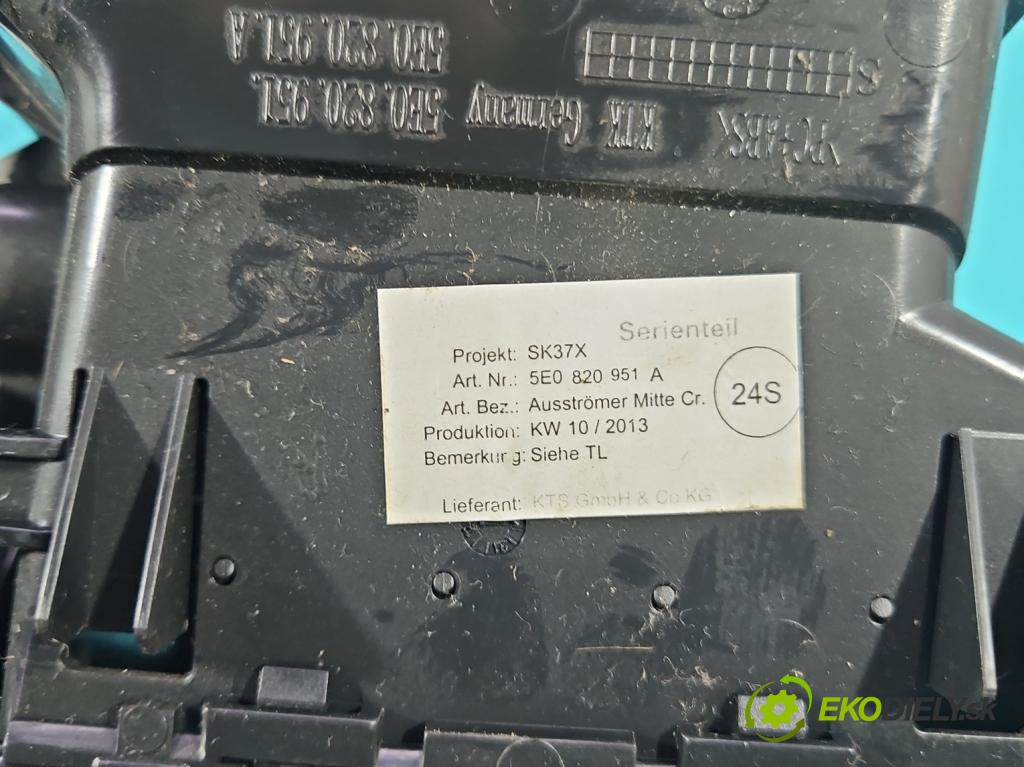 Skoda Octavia III 2013- 2.0 tdi 150 HP manual 110 kW 1968 cm3 5- Mřížka: kúrenia stredová 5E0820951A (Mriežka kúrenia (fukár))