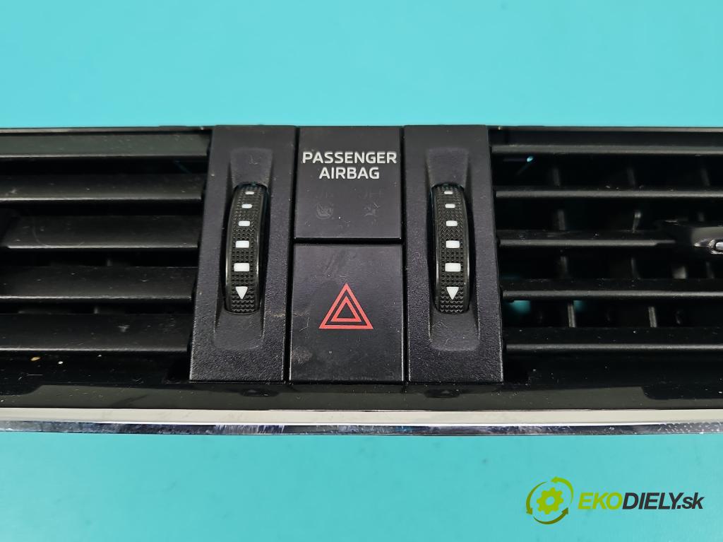 Skoda Octavia III 2013- 2.0 tdi 150 HP manual 110 kW 1968 cm3 5- Mřížka: kúrenia stredová 5E0820951A (Mriežka kúrenia (fukár))