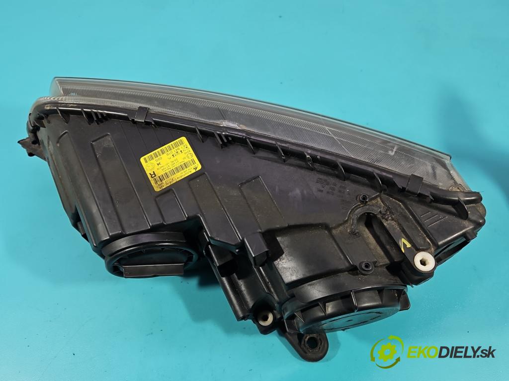 Skoda Octavia III 2013- 2.0 tdi 150 HP manual 110 kW 1968 cm3 5- Reflektor: pravý 5E1941016 (Svetlo predné pravé)