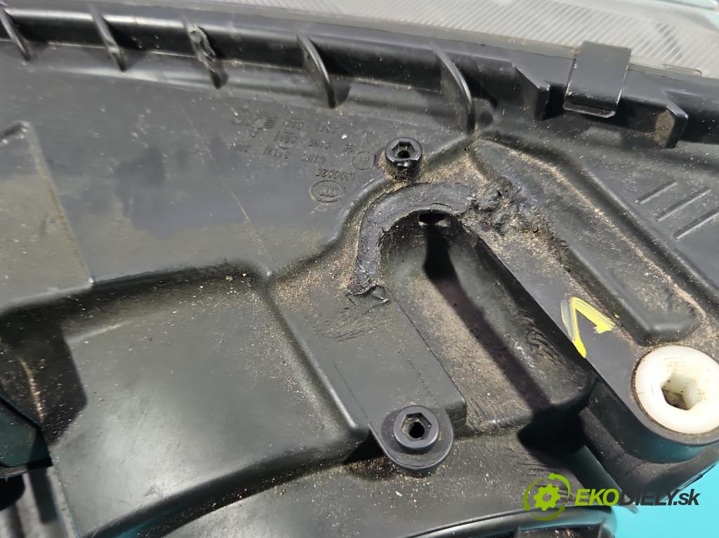 Skoda Octavia III 2013- 2.0 tdi 150 HP manual 110 kW 1968 cm3 5- Reflektor: pravý 5E1941016 (Svetlo predné pravé)