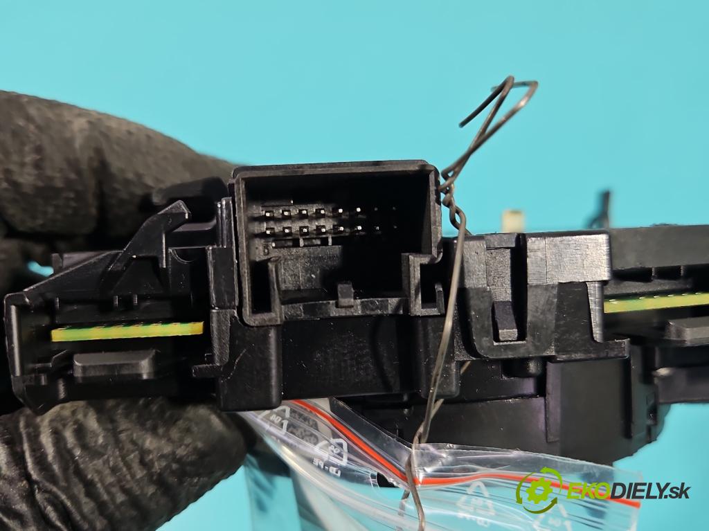 Skoda Octavia III 2013- 2.0 tdi 150 hp manual 110 kW 1968 cm3 5- Páska: airbag 10040774 (Airbag)