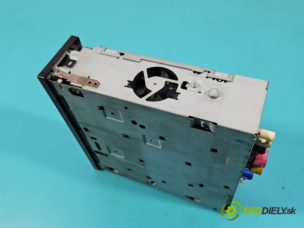 Skoda Octavia III 2013- 2.0 tdi 150 HP manual 110 kW 1968 cm3 5- Navigácia: čítačka 5E0035874