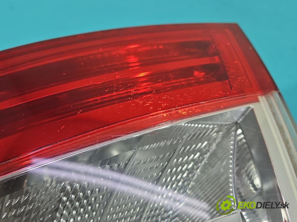Skoda Octavia III 2013- 2.0 tdi 150 HP manual 110 kW 1968 cm3 5- svetlo / reflektor zadné pravé  (Kľučka dverí ostatné)