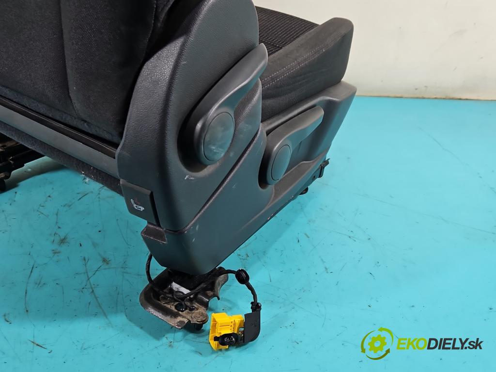 Peugeot 5008 I 2009-2017 1.6 hdi 111KM manual 82 kW 1560 cm3 5- Sedadlo pravý  (Sedadlo)